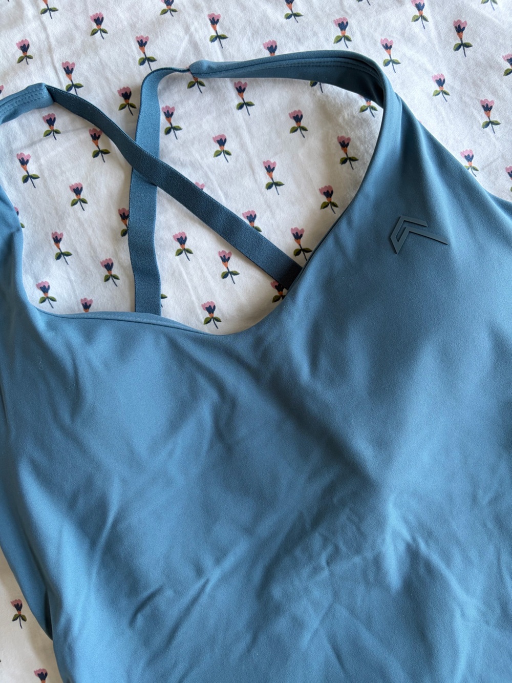 Oner Active Unified v neck cross back tank top - Picture 3 of 6
